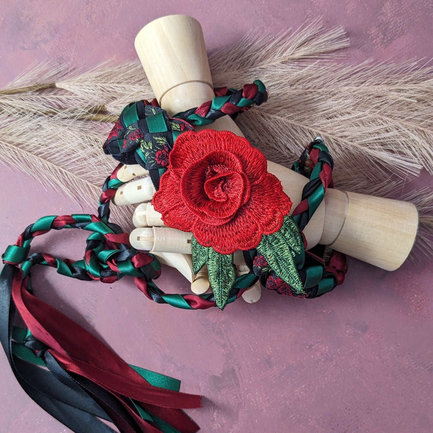 Handfasting lint rood groen zwart met roos