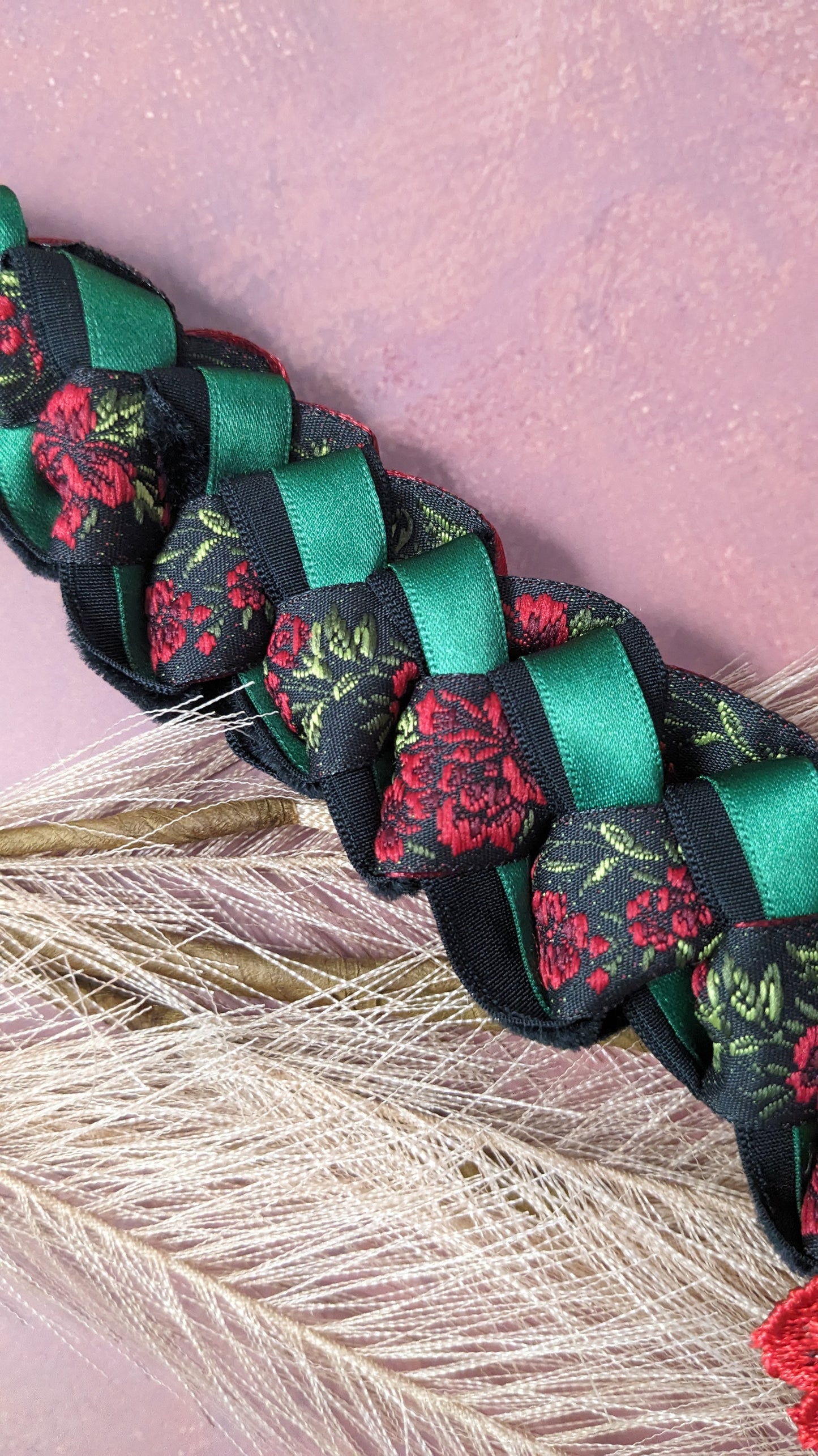 Handfasting lint rood groen zwart met roos