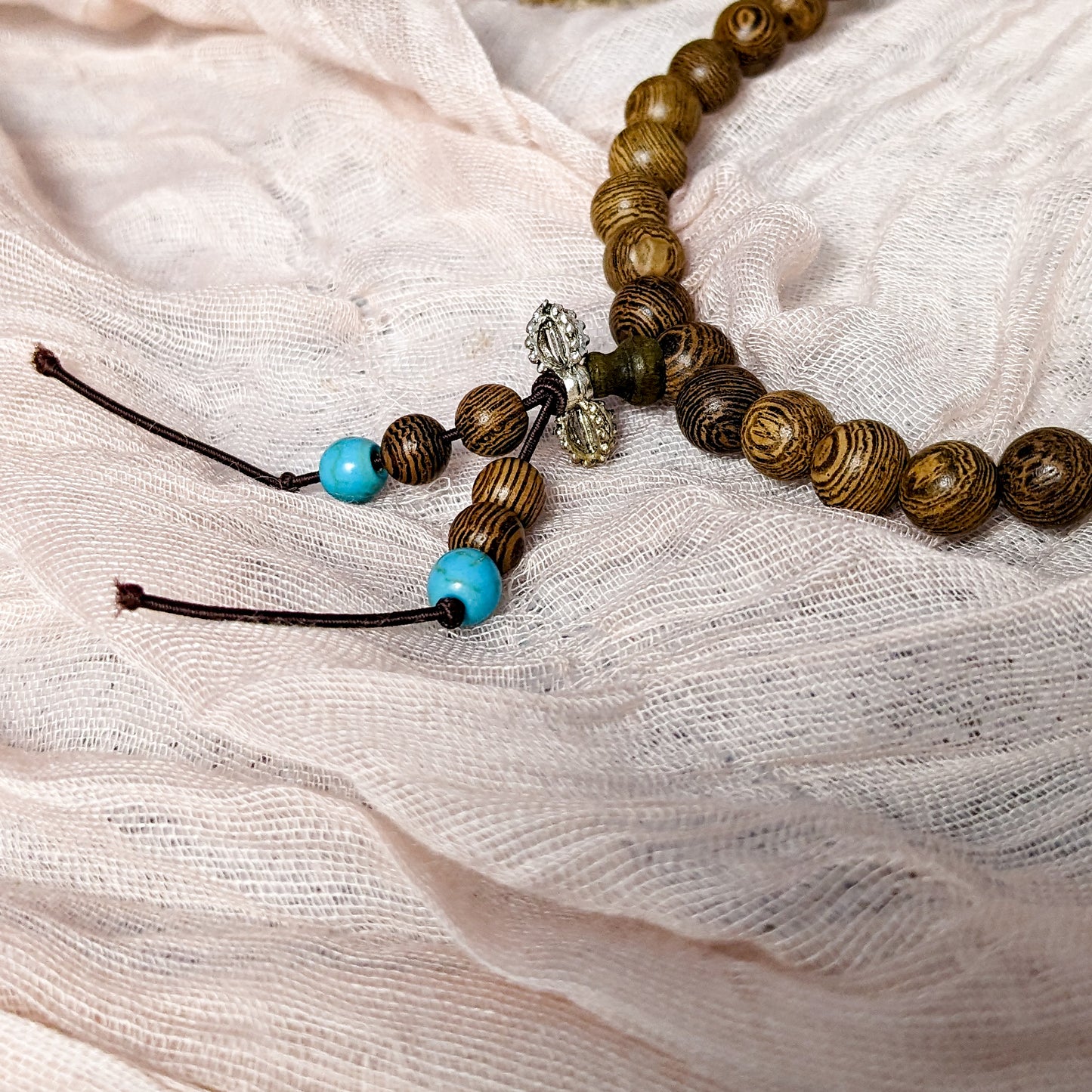 Japa Mala geaderd hout met turquoise kralen - Mystieke Cirkel Online