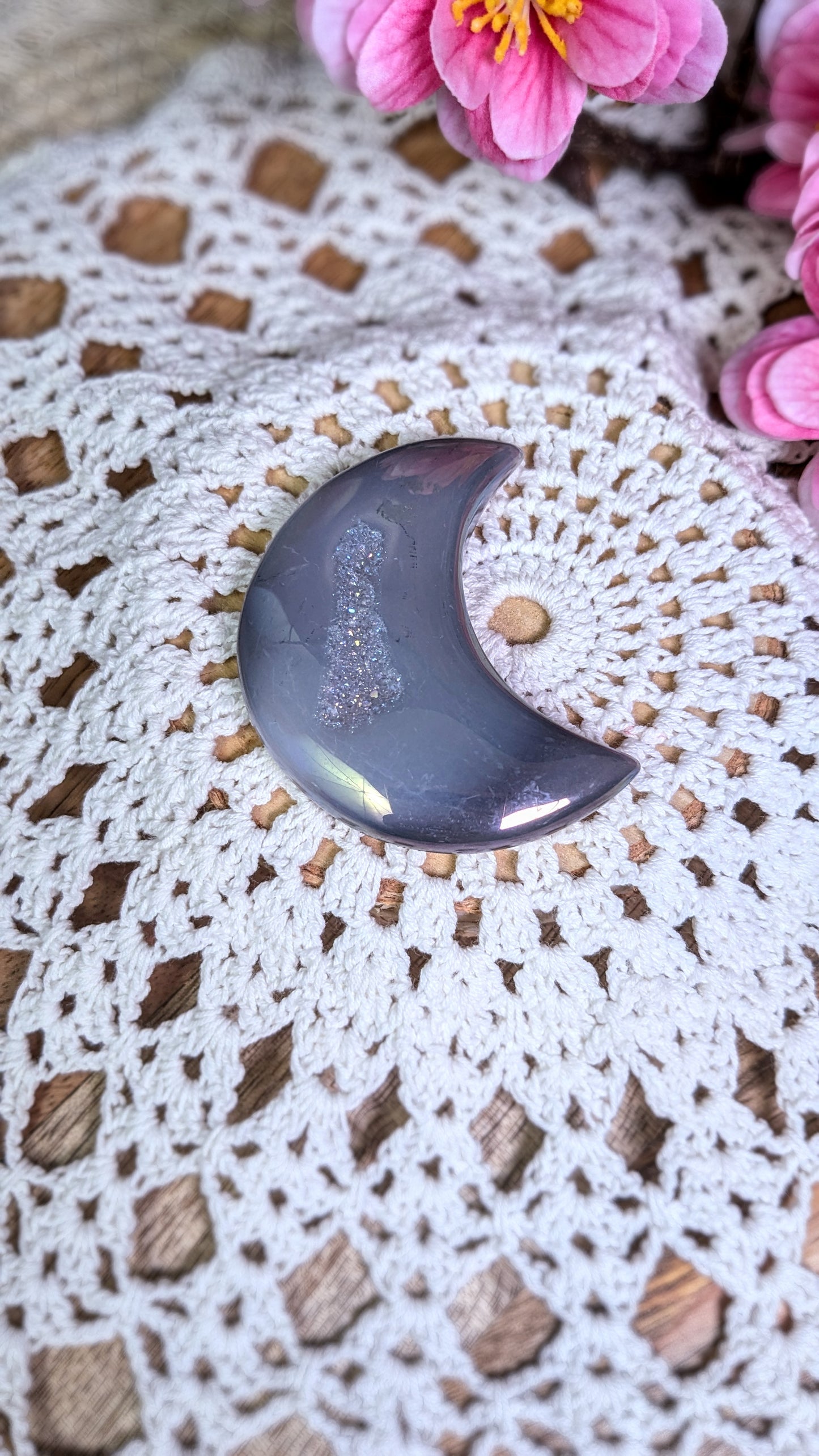 Aura Agate Maan Carving