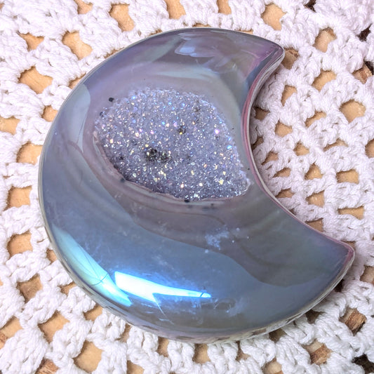 Aura Agate Maan Carving